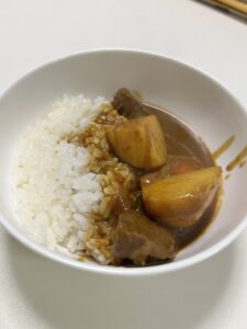 今日はみんなでカレーを食べました。