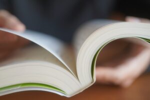 訪問看護の学習におすすめの本6選｜効率よく学習を進める方法も解説