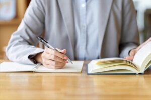 訪問看護師としてスキルアップするには資格が必要？おすすめの方法を解説