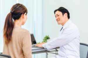ジスキネジアの症状とは？原因や治療法、利用できるサービスについて解説