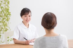 精神科の看護師は怖い？向いている人や対処法についても解説