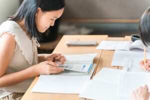 ADHD中学生の特徴と支援方法｜学校生活を成功に導く対策