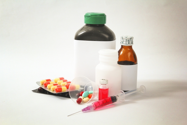 薬物使用の症状と見分け方｜身体・精神面のサインを解説