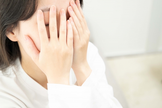 うつ病の特徴とは？原因や症状、治療法を分かりやすく解説