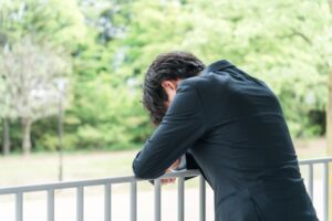 専門医が教える、うつ病の人への接し方とは？接し方の基本とNG行動について