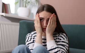 妄想性障害の人との接し方｜具体的な会話例と、やってはいけないこと