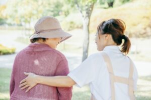 BPSD（認知症の行動・心理症状）の具体的な症状は？原因や診断プロセス、治療法を解説