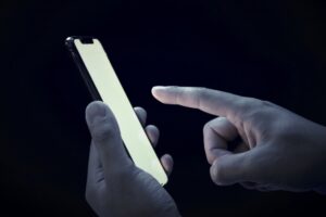 ネット依存症は克服できる？直し方や相談先について解説