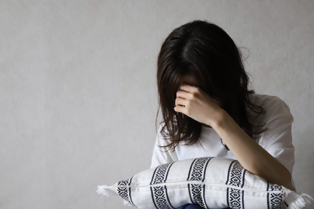 幻覚を見る原因とは？考えられる病気と対処法を解説