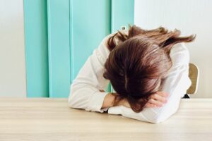 幻覚が見えるのはストレスが原因？対処法と訪問看護でのケアについて