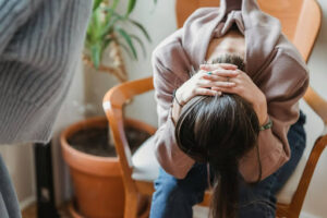 ギャンブル依存症の家族を見捨てるのは最終手段？後悔しないための選択肢と家族が今できること